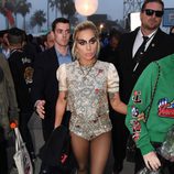 Lady Gaga en el desfile 'Tommyland' de Hilfiguer y Gigi Hadid