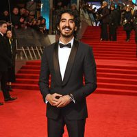 Dev Patel en la alfombra roja de los Premios Bafta 2017