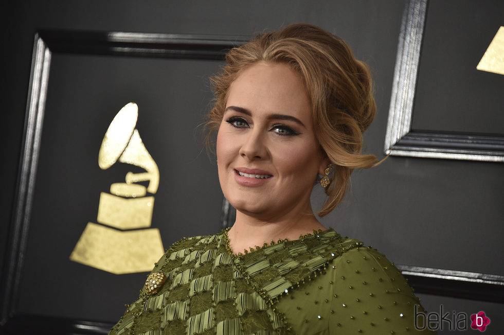 Adele en la alfombra roja de los Premios Grammy 2017