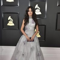 Camila Cabello en la alfombra roja de los Premios Grammy 2017
