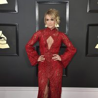 Carrie Underwood en la alfombra roja de los Premios Grammy 2017