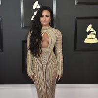 Demi Lovato en la alfombra roja de los Premios Grammy 2017