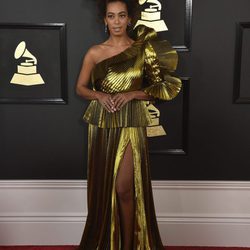 Solange Knowles en la alfombra roja de los Premios Grammy 2017