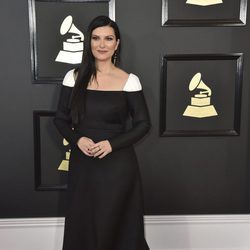 Laura Pausini en la alfombra roja de los Premios Grammy 2017