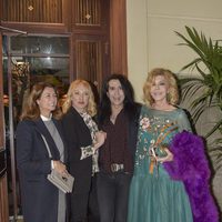 Bibiana Fernández con Ana García-Siñeriz, Topacio Fresh y Mario Vaquerizo en la fiesta de su 63 cumpleaños