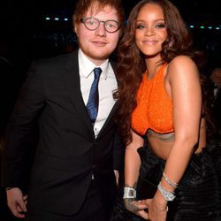 Ed Sheeran junto a Rihanna en los Premios Grammy 2017