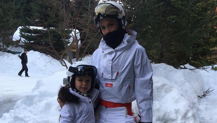 Victoria Beckham disfrutando de la nieve junto a su hija Harper Seven Beckham