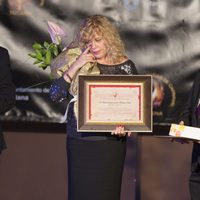 Bárbara Rey, emocionada al recibir el 'Premio Máscara de Oro 2017' en Totana, su pueblo natal