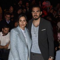 Michelle Calvó y su novio en el desfile de la firma The 2nd Skin en la Madrid Fashion Week 2017/2018