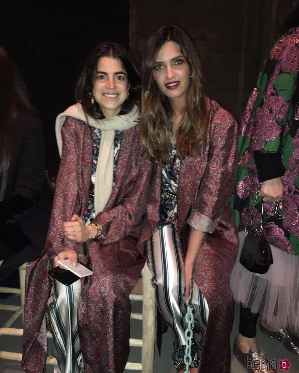 Sara Carbonero y Leandra Medine (The Man Repeller) coinciden en el look en London Fashion Week 2017/2018