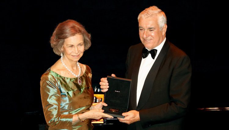La Reina Sofía recibe la Medalla de Oro del Círculo del Liceo