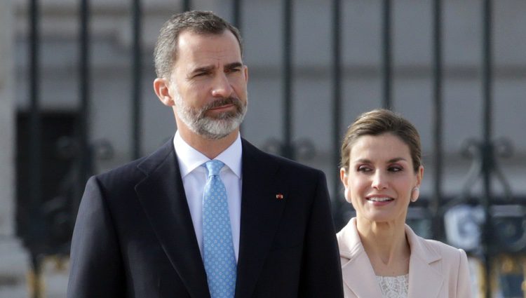 Los Reyes Felipe y Letizia en la ceremonia de bienvenida al presidente de Argentina Mauricio Macri y Juliana Awada