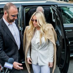 Kesha aparece en la corte entre las protestas de los fans contra Dr. Luke