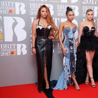 Little Mix en la alfombra roja de los Brit Awards 2017