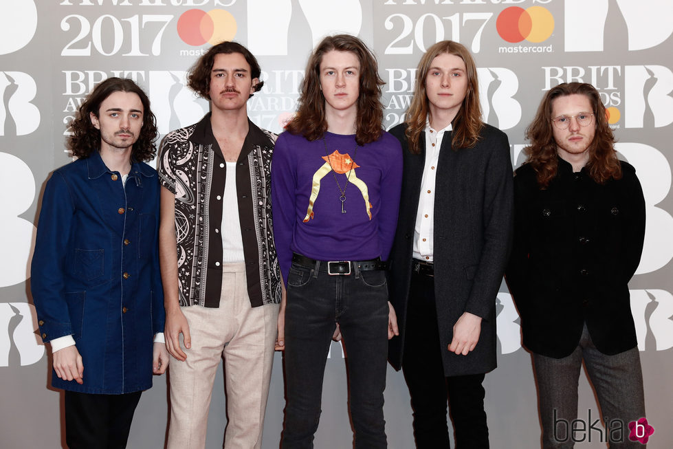 Blossoms en la alfombra roja de los Brit Awards 2017