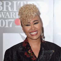 Emeli Sandé en la alfombra roja de los Brit Awards 2017