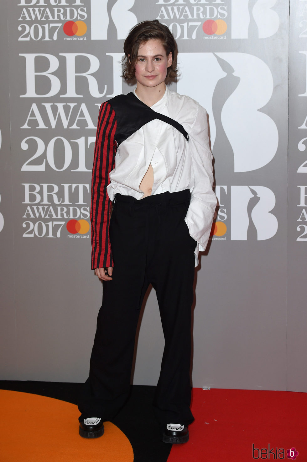 Heloise Letissier en la alfombra roja de los Brit Awards 2017
