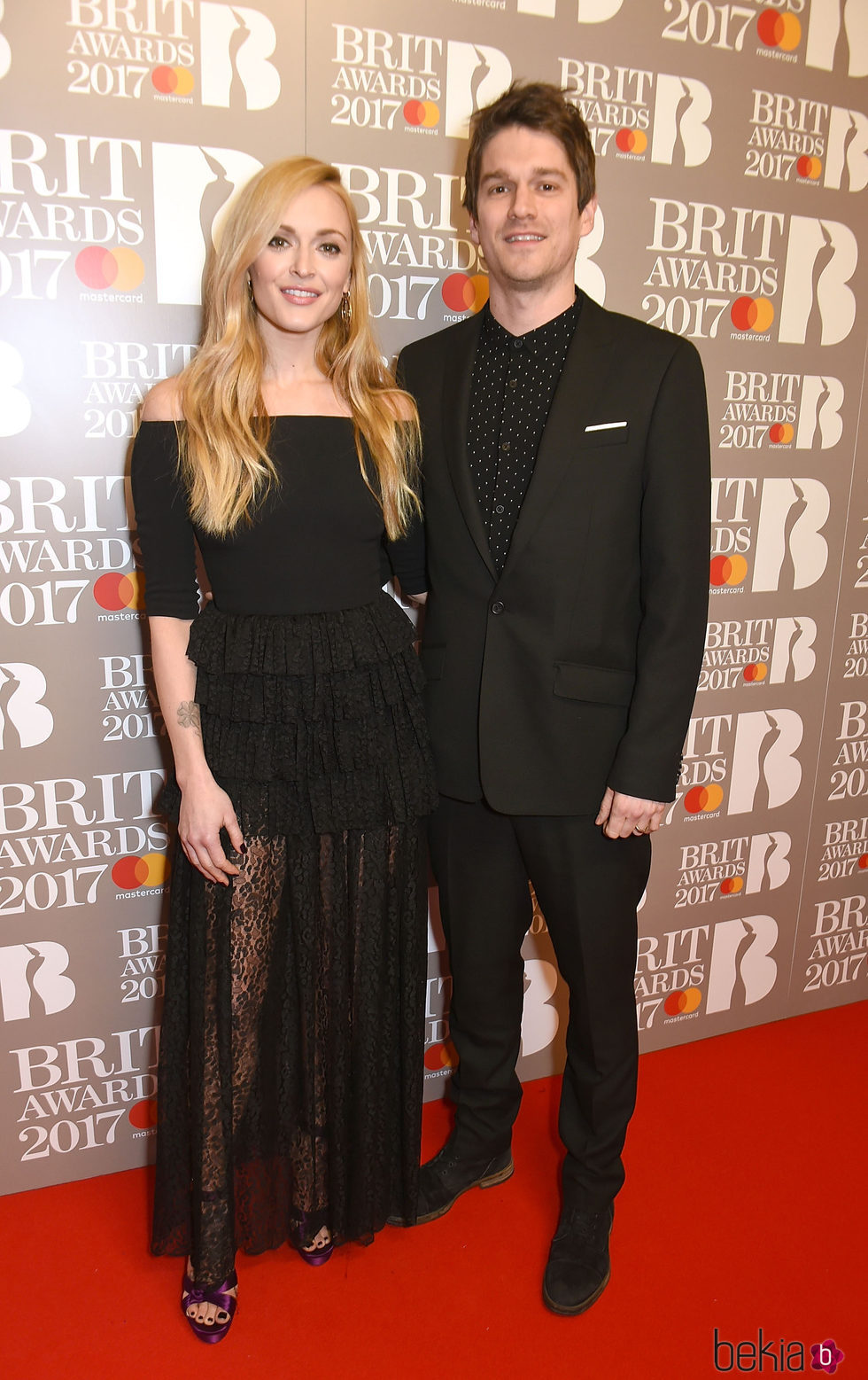 Fearne Cotton and Jesse Wood en la alfombra roja de los Brit Awards 2017