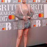 La cantante Katy Perry en la alfombra roja de los Brit Awards 2017