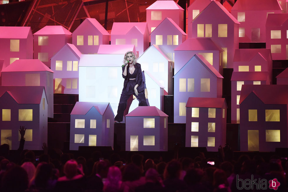 Katy Perry durante su actuación en los Brit Awards 2017