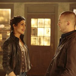 Jake McLaughlin y Priyanka Chopra en una escena de la serie 'Quantico'