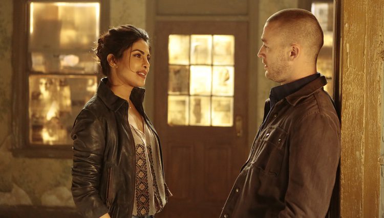 Jake McLaughlin y Priyanka Chopra en una escena de la serie 'Quantico'
