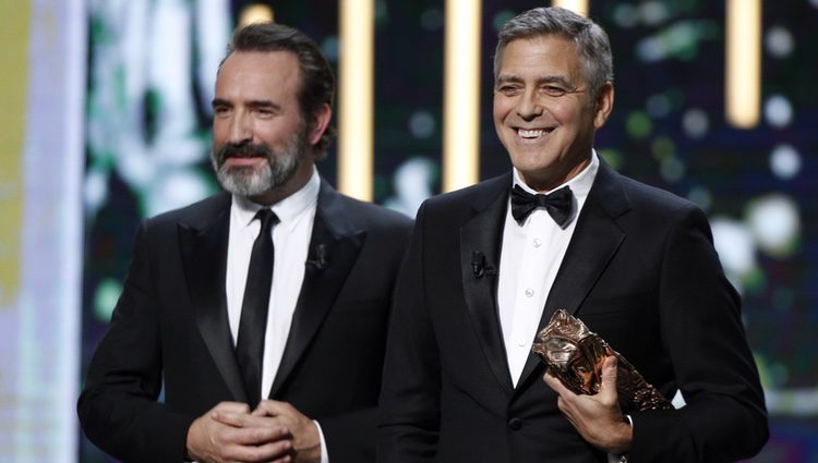 George Clooney recibe el Cesar de Honor de la mano de Jean Dujardin