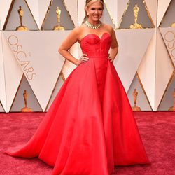 Nancy O'Dell en la alfombra roja de los Premios Oscar 2017