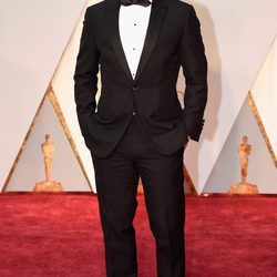 Gael García Bernal en la alfombra roja de los Premios Oscar 2017