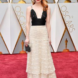 Emma Roberts en la alfombra roja de los Premios Oscar 2017