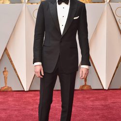 Andrew Garfield en la alfombra roja de los Premios Oscar 2017