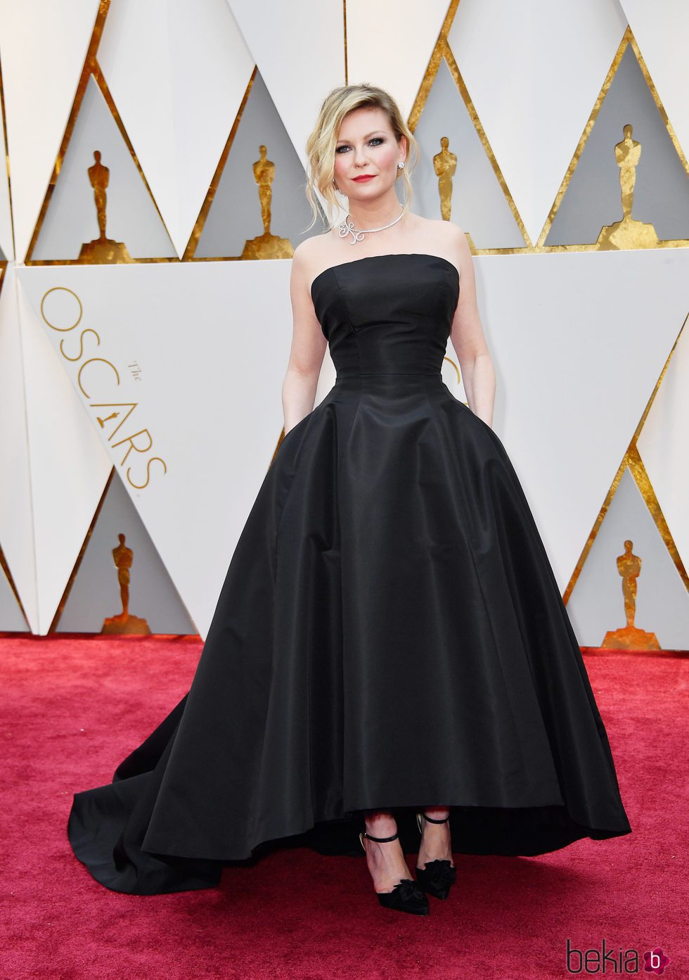 Kirsten Dunst en la alfombra roja de los Premios Oscar 2017