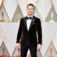 Josh Dallas en la alfombra roja de los Premios Oscar 2017