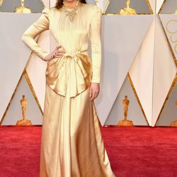 Dakota Johnson en la alfombra roja de los Premios Oscar 2017
