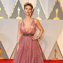 Scarlett Johansson en la alfombra roja de los Premios Oscar 2017