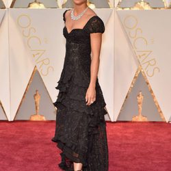 Alicia Vikander en la alfombra roja de los Premios Oscar 2017