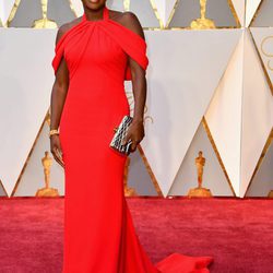 Viola Davis en la alfombra roja de los Premios Oscar 2017