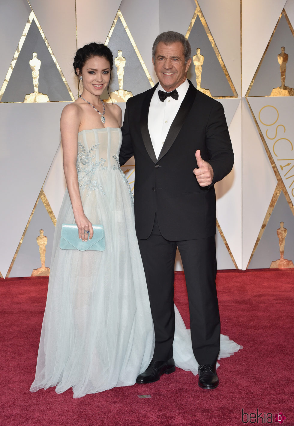 Mel Gibson y Rosalind Ross en la alfombra roja de los Premios Oscar 2017