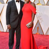 Viola Davis y Julius Tennon en la alfombra roja de los Premios Oscar 2017