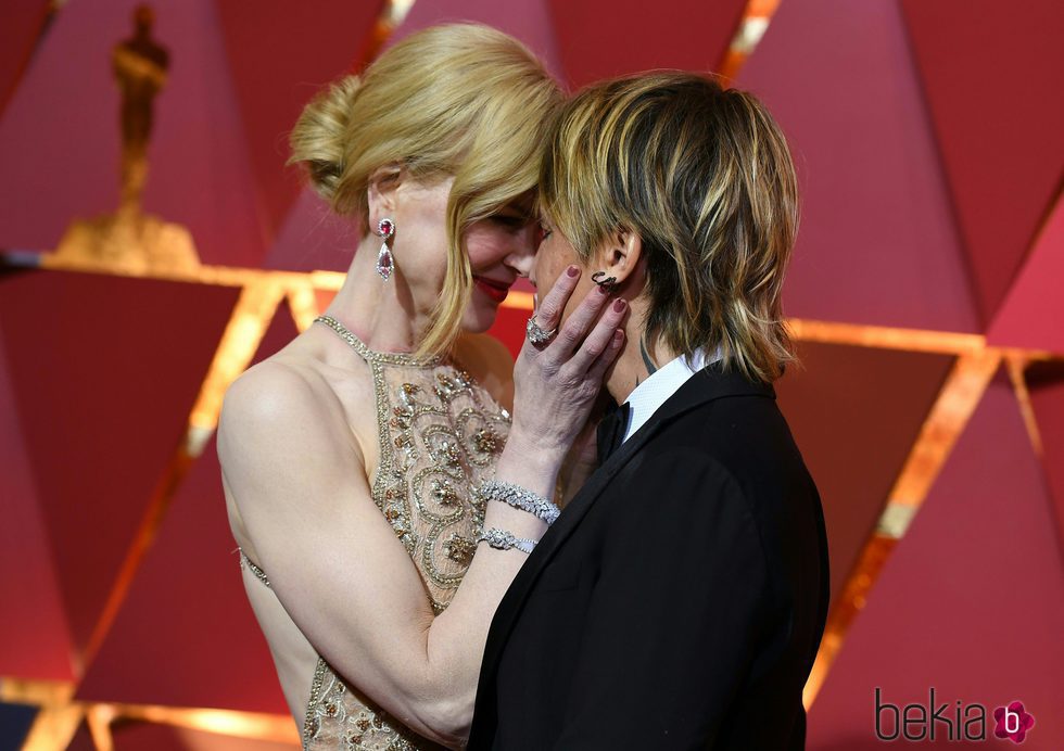 Nicole Kidman y Keith Urban muy cariñosos en la alfombra roja de los Premios Oscar 2017