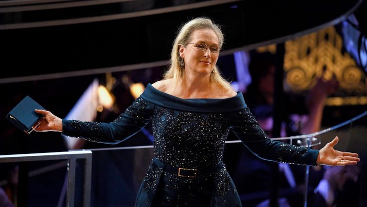 Meryl Streep agradeciendo en los Oscar 2017 el aplauso de sus compañeros