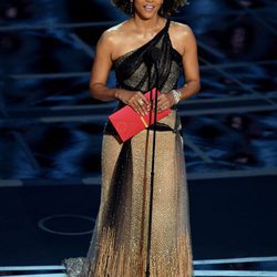 Halle Berry presentando el Oscar 2017 a Mejor director