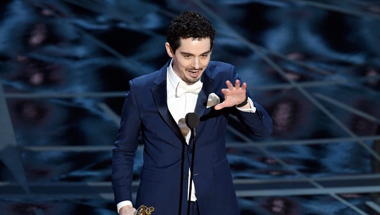 Damien Chazelle agradeciendo su Oscar 2017 a Mejor director por 'La La Land'