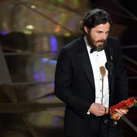 Casey Affleck agradeciendo su Oscar 2017 a Mejor actor por 'Manchester frente al mar'