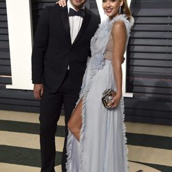 Jessica Alba y Cash Warren en la fiesta de Vanity Fair de los Premios Oscar 2017