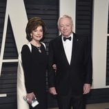 Jerry Jones y Eugenia en la fiesta de Vanity Fair de los Premios Oscar 2017