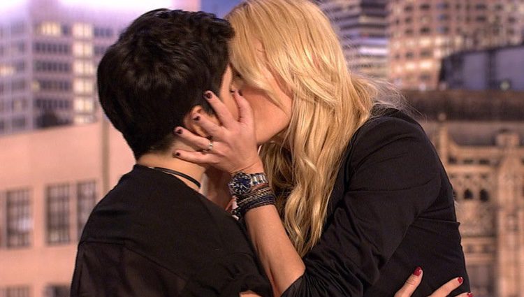 El famoso beso entre Carolina Cerezuela y Alejandra Castelló en 'Hora Punta'