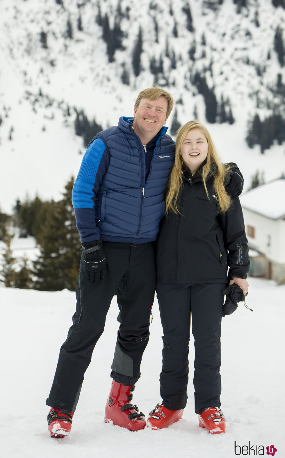 Guillermo Alejandro de Holanda y su hija Amalia de vacaciones en la nieve en Austria