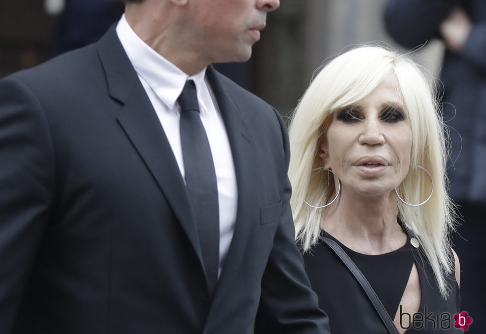 Donatella Versace en el funeral de Franca Sozzani en Milán