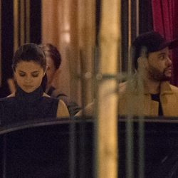 Selena Gomez y The Weeknd en una cita romántica en París